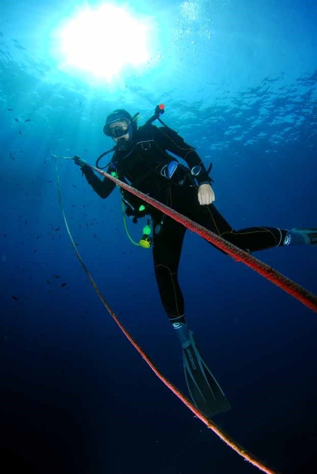 Photo d'un plongeur dans l'eau du club subaquatique de Boé - Bon Encontre